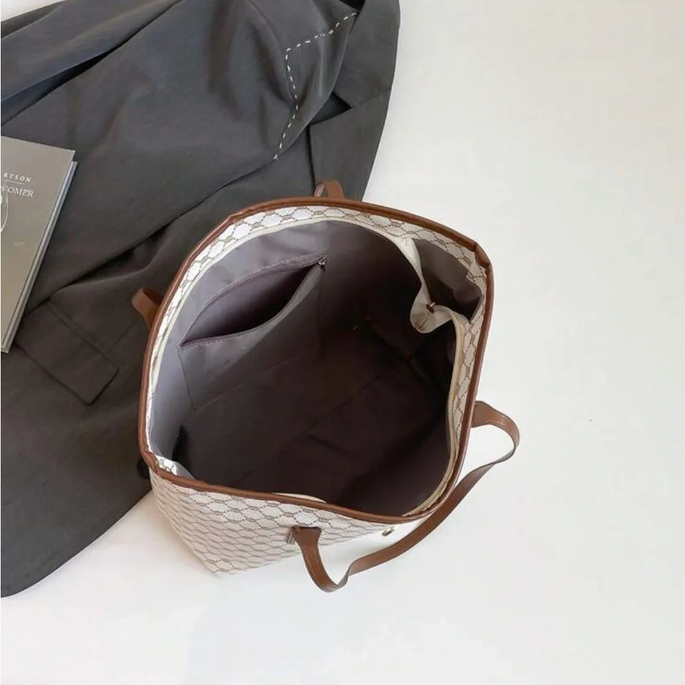 Cream and brown bow design tote bag